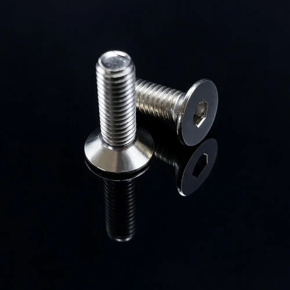 Upušteni šesterokutni vijak s ravnom glavom